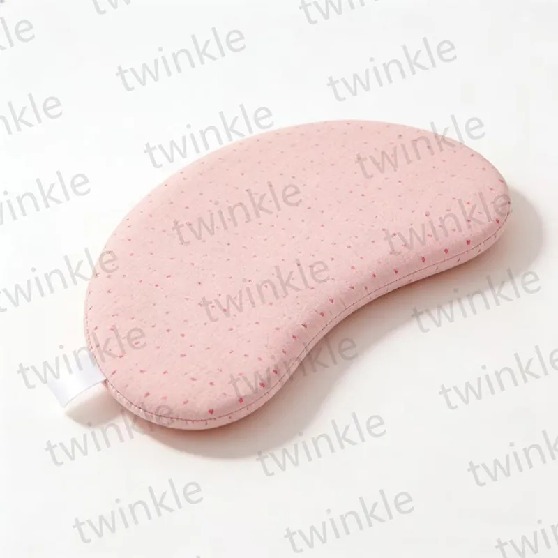 Детская подушка в форме полумесяца с пупырышками и силиконовым наполнителем (2)