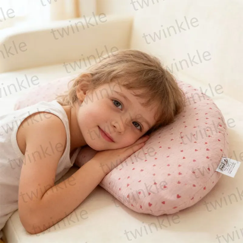 Детская подушка в форме полумесяца с пупырышками и силиконовым наполнителем (5)